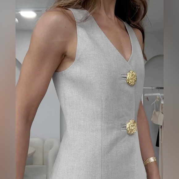 Casual yet dressy pants suit. - Picture 3 of 7